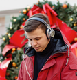 Mais de 44 milhões de playlists criadas por usuários relacionadas ao Natal no mundo todo  Foto: Pavel Anoshin/Unsplash
