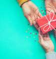Saiba como economizar no presente de Natal com as dicas capricornianas -  Foto: Shutterstock / João Bidu