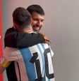 Sérgio Agüero abraçando Lionel Messi  Foto: Reprodução/Instagram