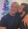 Filho de Cabral beija o pai após seis anos da prisão   Foto: Instagram 