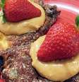 Guia da Cozinha - Que delícia! Saiba como fazer rabanada de panetone com doce de leite e morango  Foto: Guia da Cozinha