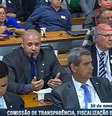No canto superior direito da tela, George Washington de Oliveira Sousa, que tentou explodir caminhão-tanque perto do aeroporto de Brasília, ouve o deputado Daniel Silveira (PTB-RJ) dizer que está disposto a “matar e morrer” pelo país  Foto: Aos Fatos
