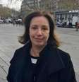 Elizabeth Carvalho na Place de La République, em Paris: competência e discrição no ar  Foto: Reprodução