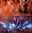 Fogos de artifício junto ao Portão de Brandemburgo em Berlim   Foto: DW / Deutsche Welle