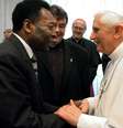 Pelé e Bento XVI  Foto:  L' Osservatore Romano/Pool via REUTERS/