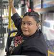 Rayane deixou de andar de ônibus aos 14 anos por causa de constrangimento: 'Sei que sou privilegiada e posso andar de carro, mas essa não é a realidade da maioria dos brasileiros'  Foto: BBC News Brasil