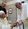Papa Francisco fala sobre Bento XVI: “pessoa tão nobre e gentil”  Foto: Vatican Pool / BBC News Brasil