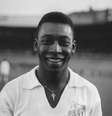 Ao todo, ele jogou 795 jogos oficiais completos em minutos, e durante a carreira, marcou 1.282 gols, embora oficialmente sejam considerados 757  Foto: Wikimedia Commons 