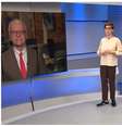 Antes e depois: Renata Lo Prete foi rápida em trocar o calçado durante o telejornal ao vivo  Foto: Reprodução/TV