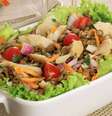 Guia da Cozinha - Salada de lentilha com bacalhau e legumes para começar 2023 com o pé direito!  Foto: Guia da Cozinha