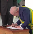 Lula também revogou o decreto de Bolsonaro que visava estimular a ‘mineração artesanal', que dava espaço para o garimpo ilegal  Foto: Reprodução