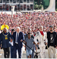 Lula toma posse, em 1º de janeiro, com representantes da sociedade, entre eles o influenciador Ivan Baron  Foto: CartaCapital
