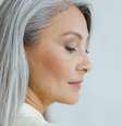 Profissional revela como conquistar um cabelo grisalho bonito e saudável -  Foto: Shutterstock / Alto Astral
