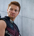 Desde 2012, o ator integra os “Vingadores” nos filmes da Marvel como o Gavião Arqueiro, talvez o papel mais marcante de sua carreira.  Foto: divulgação / Flipar