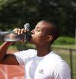 Beber água reduz o risco de doenças cardiovasculares e pulmonares  Foto: Unsplash