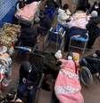 Hospitais em toda a China estão sob pressão em meio a uma nova onda de infecções por covid  Foto: Reuters / BBC News Brasil