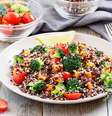 Salada de quinoa com brócolis  Foto: Shutterstock / Portal EdiCase