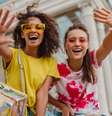 Cores no verão! A temporada de moda no Verão 2023 veio repleta de cores.  Foto: Shutterstock / Purepeople
