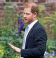 Os príncipes Harry e William de costas um para o outro  Foto: Getty Images / BBC News Brasil