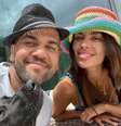 Joana Sanz e Dani Alves estão juntos desde 2015 e se casaram em 2017 (Foto: Reprodução/Instagram)  Foto: Lance!