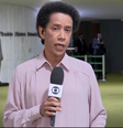 A jornalista não disfarçou o alívio após presenciar a Câmara dos Deputados em funcionamento  Foto: Reprodução/ Globo