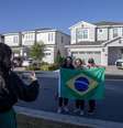 Apoiadores estão frequentemente em frente à casa onde Bolsonaro está hospedado nos EUA  Foto: EPA / Ansa - Brasil
