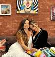 Anitta e Juliette na mansão da cantora que está à venda no Rio de Janeiro.  Foto: @anitta/Instagram / Estadão