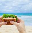 Lanches naturais são uma boa pedida para os dias mais quentes: leves, práticos e refrescantes  Foto: kieferpix/iStock