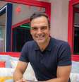 No 'BBB 23', o carisma de Tadeu Schmidt rendeu elogios nas redes sociais.  Foto: Divulgação, TV Globo / Divulgação