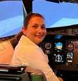 Anju Khatiwada na cabine de um avião  Foto: Reprodução / BBC News Brasil