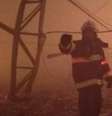 Corpo de Bombeiros precisou de 13 viaturas e 42 profissionais para combater as chamas que atingiram um galpão, em Guarulhos, nesta terça.  Foto: Corpo de Bombeiros/Divulgação / Estadão