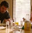 Joel e Sarah em cena de The Last of Us.  Foto: HBO / Divulgação