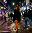 A drag queen Divina é vista perto do espaço "Dress & Dance", em Amsterdã  Foto: Reuters