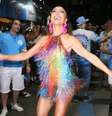 Sabrina Sato apostou em um vestido de quase R$ 10 mil para ensaio de rua da Vila Isabel em 18 de janeiro de 2023 para o carnaval 2023.  Foto: AGNews / Purepeople