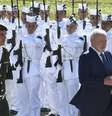 Lula, acompanhado do comandante do Batalhão da Guarda Presidencial, durante a cerimônia de posse  Foto: Geraldo Magela/Agência Senado / BBC News Brasil