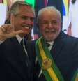Presidente argentino na posse de Lula: país vizinho é o principal destino de produtos industriais do Brasil  Foto: REUTERS/Ricardo Moraes / BBC News Brasil