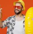 A trend "te vi no rolê" está dando o que falar! Mas e se o seu signo fosse flagrado no rolê? Como ele estaria? Confira agora! -  Foto: Shutterstock / João Bidu