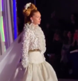 Marina Ruy Barbosa desfila em Paris   Foto: @giambattistavalliparis/Instagram/Reprodução / Elas no Tapete Vermelho