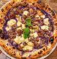 Pizza com purê de batata roxa   Foto: Instagram @labracierapizza