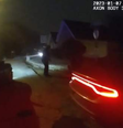 A polícia de Memphis divulgou nesta sexta-feira (27/01) cerca de uma hora de filmagens; nelas, policiais revezam para agredir Tyre Nichols, que morreu três dias depois  Foto: Memphis Police / BBC News Brasil