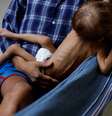 Criança yanomami de 4 anos internada em hospital de Boa Vista para tratar desnutrição  Foto: Amanda Perobelli/Reuters