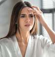 Ter uma rotina de cuidados com a pele é importante para prevenir o envelhecimento -  Foto: Shutterstock / Alto Astral