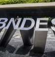 O programa de financiamentos à exportação dos bens e serviços de engenharia brasileiros do BNDES consiste no aporte a empresas brasileiras para executarem serviços no exterior  Foto: Getty Images / BBC News Brasil