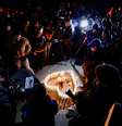 Pessoas se mobilizam em vigília por justiça para Tyre Nichols  Foto: Reuters