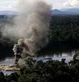 Operação policial vai mirar estrangulamento de rotas aéreas e fluviais, além de destruição de máquinas  Foto: Reuters