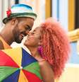 Veja cuidados ao beijar desconhecidos no Carnaval  Foto: Reprodução