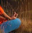 Confira 5 benefícios de recitar um mantra e entenda como essa prática pode nos ajudar a ter uma vida mais equilibrada e saudável -  Foto: Shutterstock / João Bidu