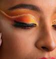 Saiba como fazer valer aquela maquiagem que você ficou horas fazendo para o carnaval -  Foto: Shutterstock / Alto Astral