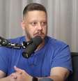 "Tive um assalto pesado em que fui reconhecido como alguém da Globo e, por isso, eles discutiam se iam me matar ou não", relatou Laurence  Foto: Reprodução/YouTube