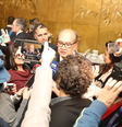 Gilmar Mendes fala com jornalista em evento em Portugal  Foto: Lide